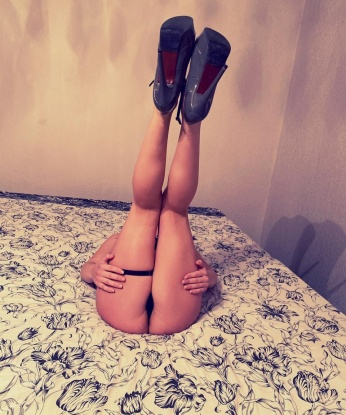 🌟 Встречай, мой дорогой! Я женщина, которая выполнит все твои сокровенные желания... Я нежная, красивая и опытная индивидуалка из Москвы. 💋 У меня есть все для того, чтобы создать для тебя незабываемый опыт – сексуальные навыки, обаяние и привлекательность. 😍 Я могу предложить тебе широкий спектр услуг, от нежного эротического массажа до горячих игр в постели. 💄🔥 Также у меня есть подружки, если тебе интересно попробовать что-то новое. 😏 Я обещаю, что ты не останешься равнодушным после нашей встречи. 😉 Все фото мои, без ретуши и обмана. Посмотри на них и убедись сам! ✨ Сделай шаг в мир наслаждения со мной в Москве, и ты не пожалеешь! 💫 Полина