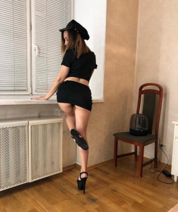 Со мной ты сможешь реализовать свои самые сокровенные фантазии. Полное внимание и нежные прикосновения гарантируют незабываемые мгновения релакса и раскрепощения души. Фотографии - это лишь предвкушение того, что ждет тебя в реальности. Живу в Москве и готова встретиться с тобой в любом уютном месте этого великолепного города. Уверена, что мои услуги оправдают все твои ожидания и оставят только самые приятные воспоминания. Отзывы о моей работе говорят сами за себя - я создаю атмосферу, которая погружает вас в мир наслаждения и релаксации. Забудь обо всем и дай себе полное удовольствие с самой лучшей индивидуалкой в Москве. 🌟💋 Елена